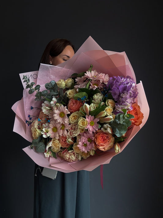 The best bouquets for summer mood: how to choose flowers for a gift in July