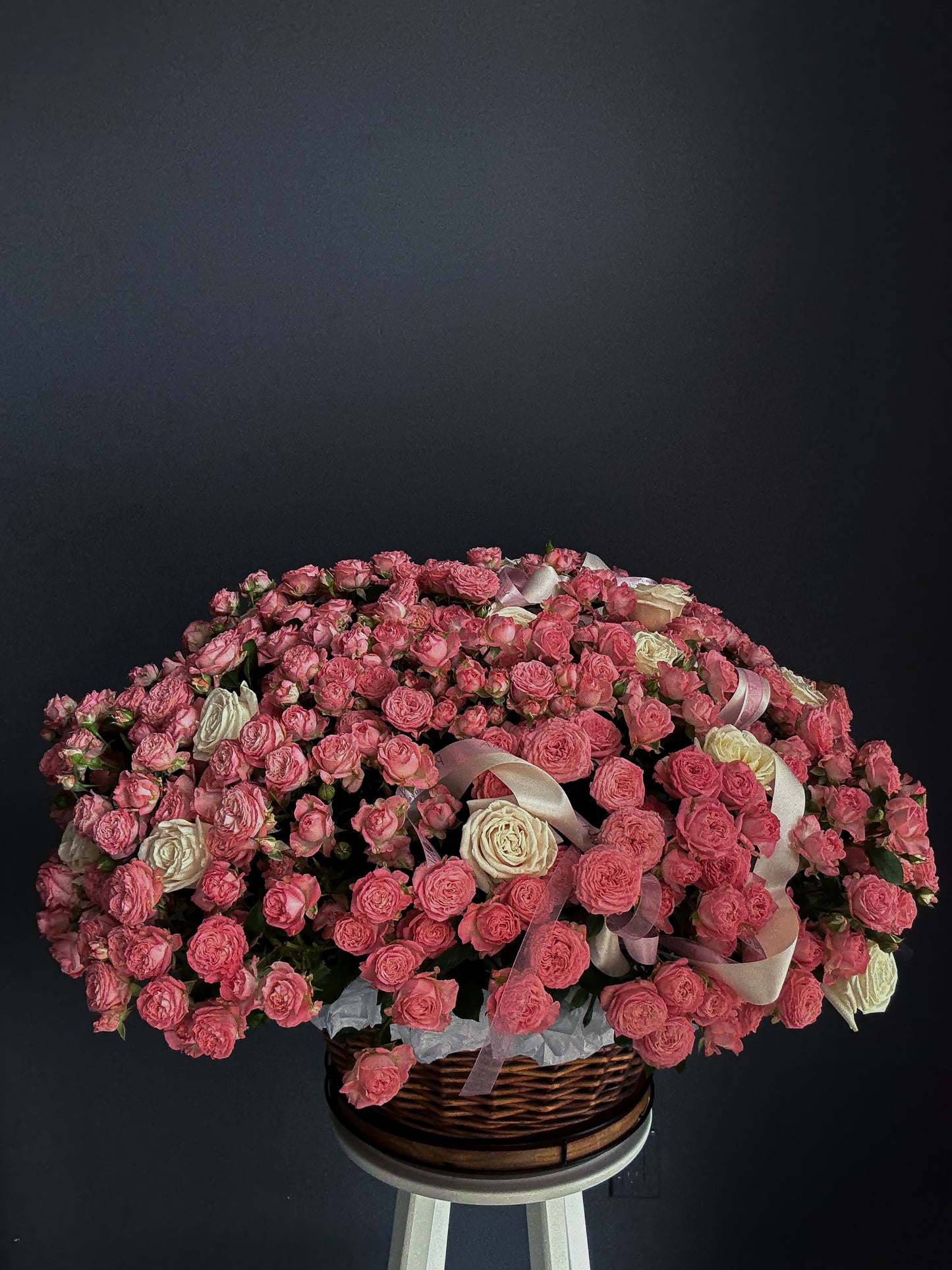 Spray Garden Roses Basket