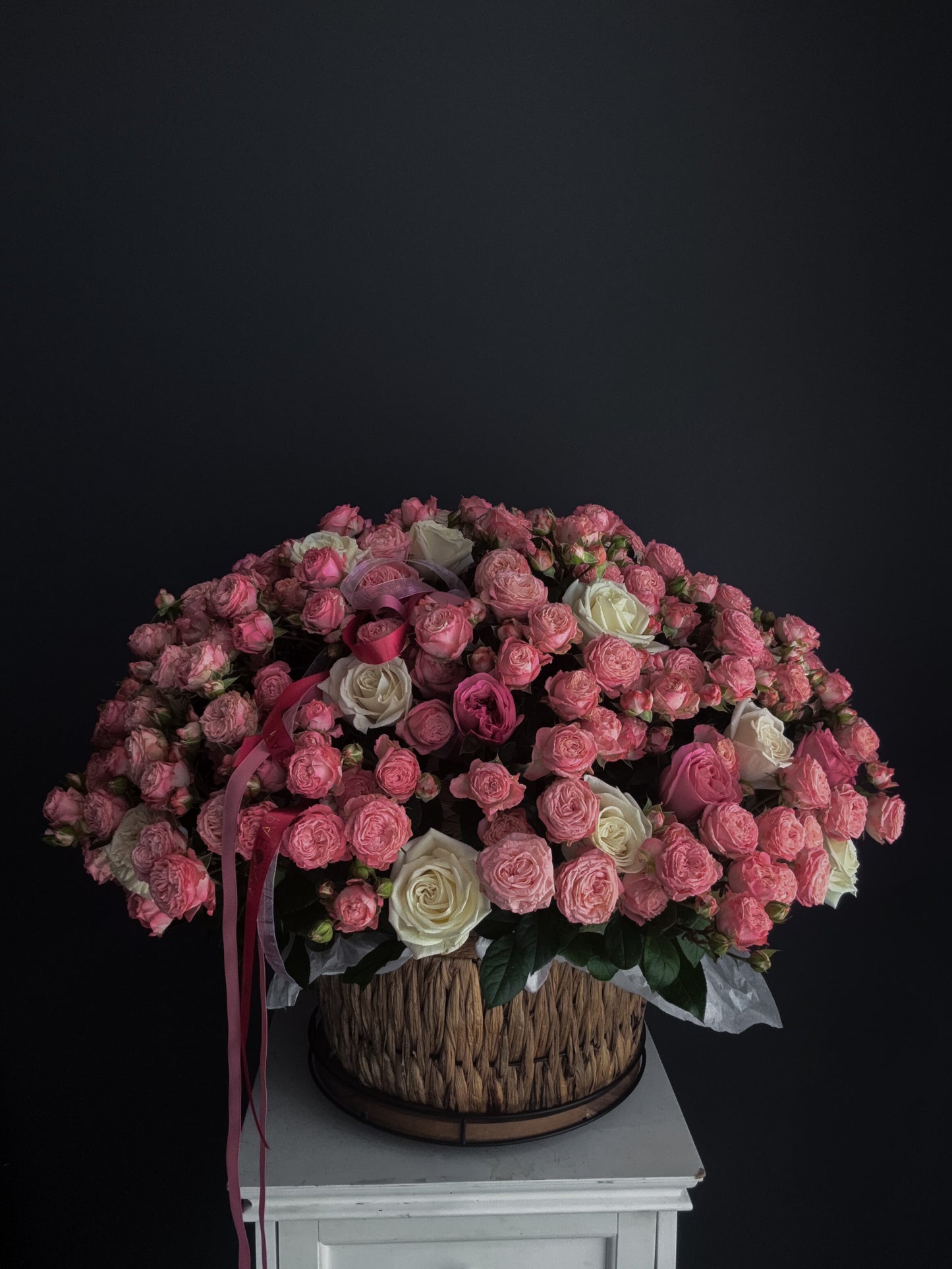 Spray Garden Roses Basket