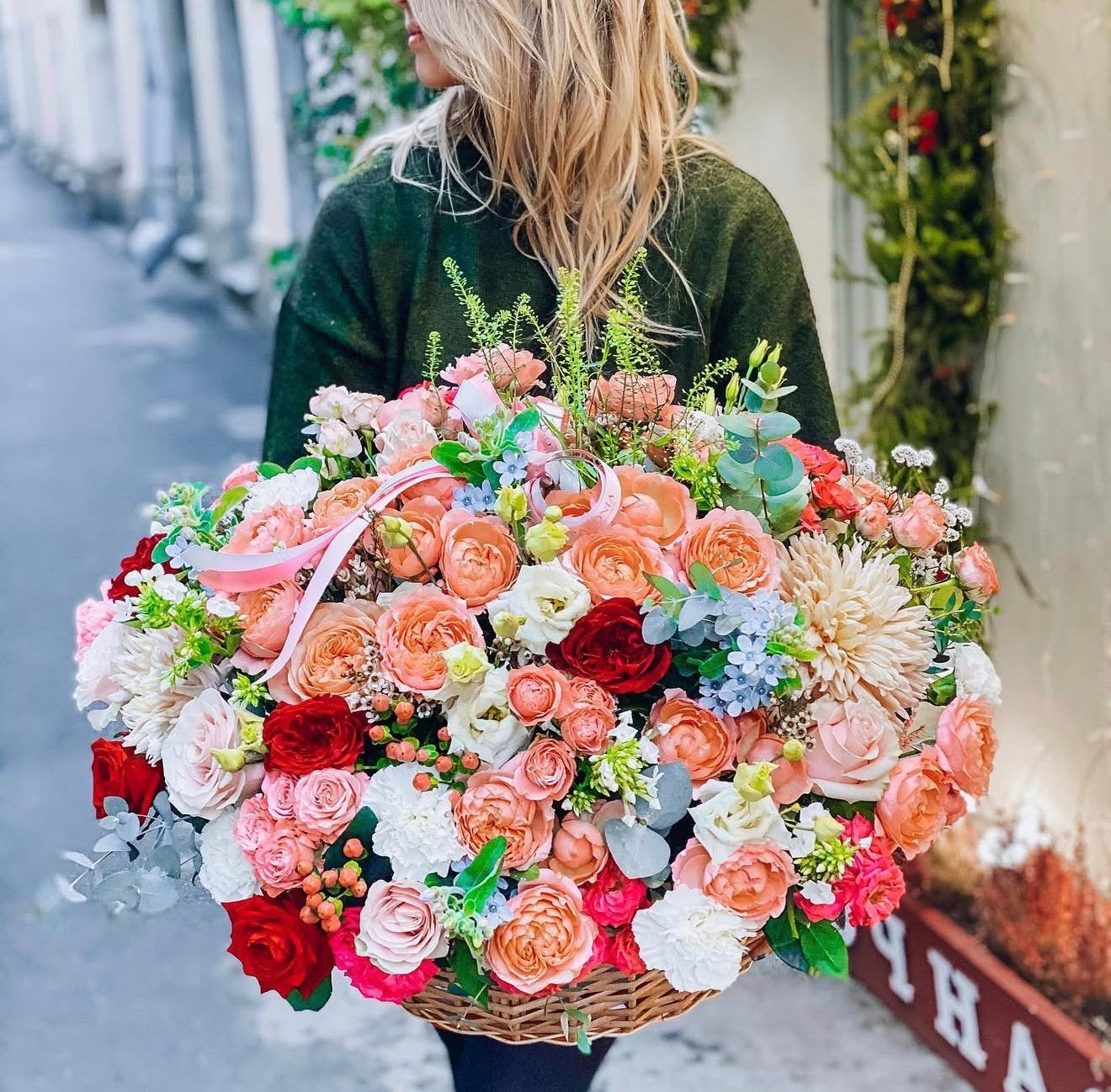 Mixed flowers Spring Basket