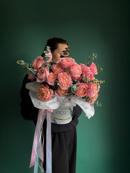 Peach Garden Roses Box Julliette  – Elegant Floral Arrangement