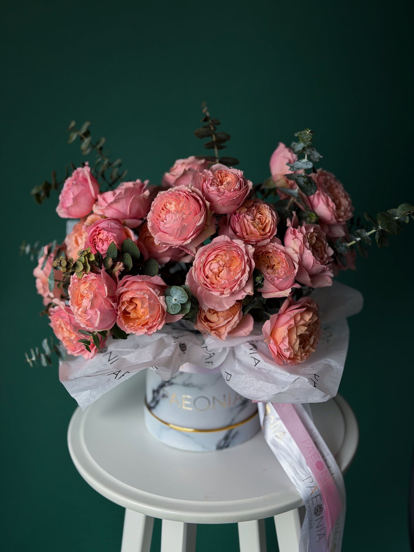 Peach Garden Roses Box Julliette  – Elegant Floral Arrangement