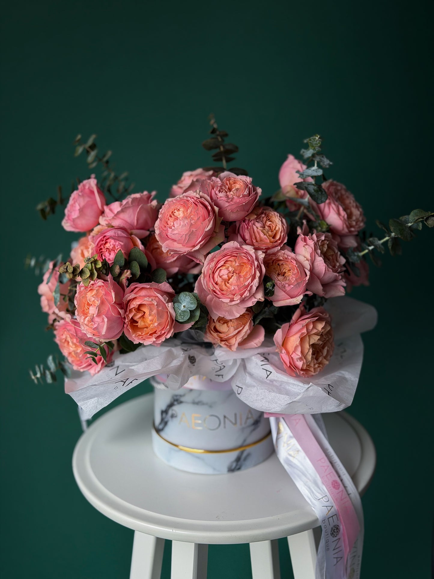 Peach Garden Roses Box Julliette  – Elegant Floral Arrangement