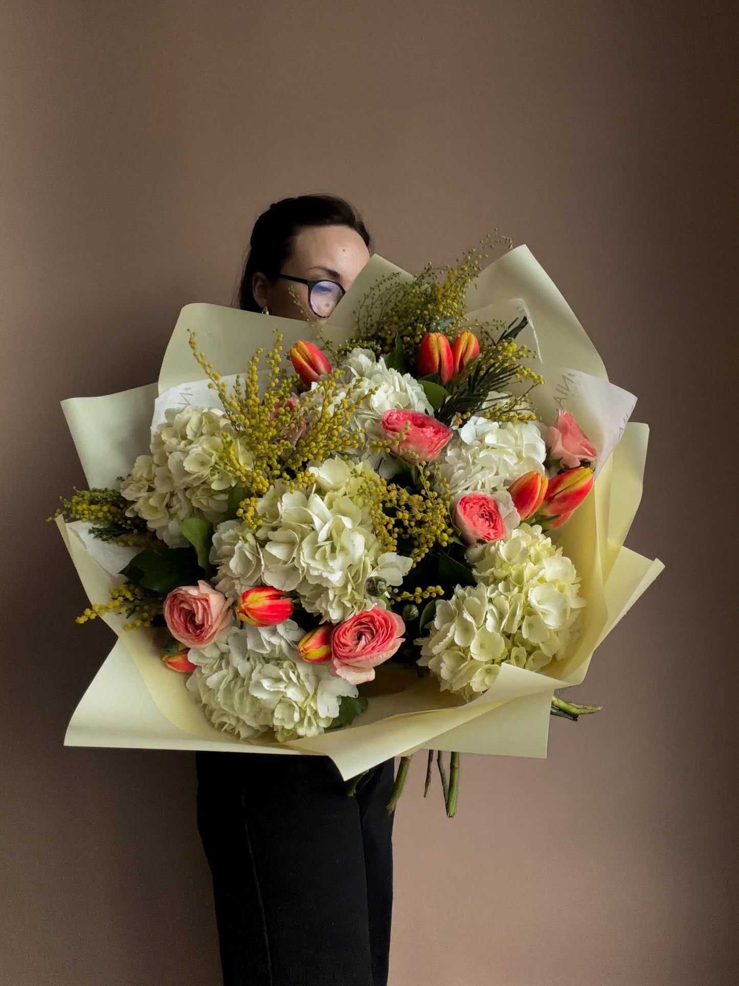 #7 Spring Glow Bouquet – Hydrangea & Tulips