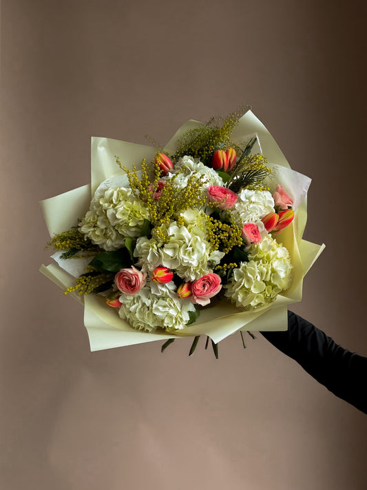 #7 Spring Glow Bouquet – Hydrangea & Tulips