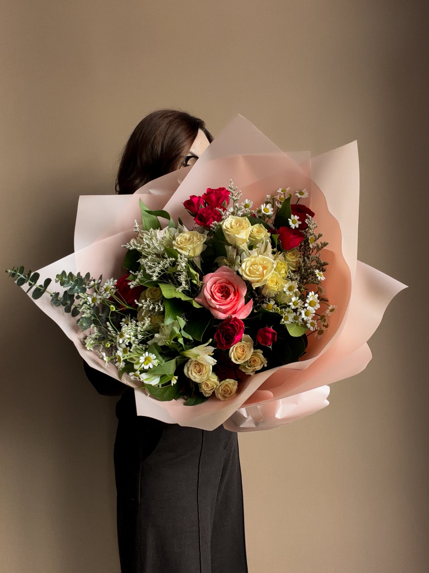 #6 Garden Romance Bouquet – Roses & Chamomile