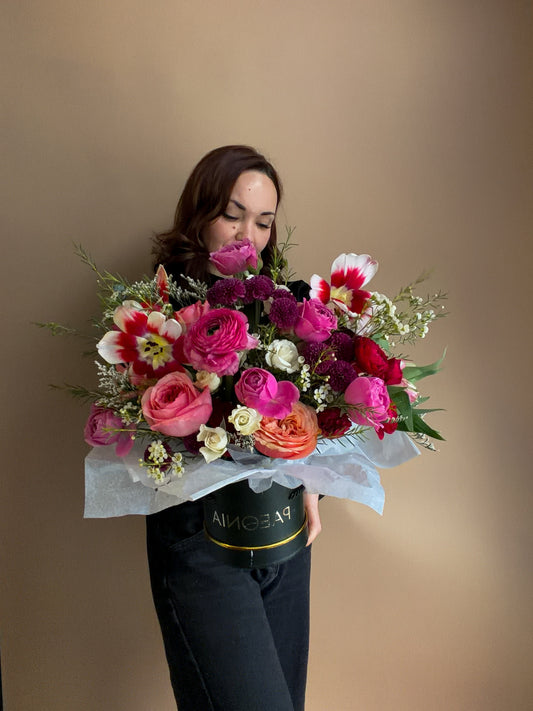 #1 Vibrant Bloom Box – Premium Floral Hatbox