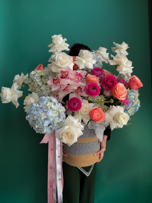 Garden Luxe Basket – Premium Floral Arrangement
