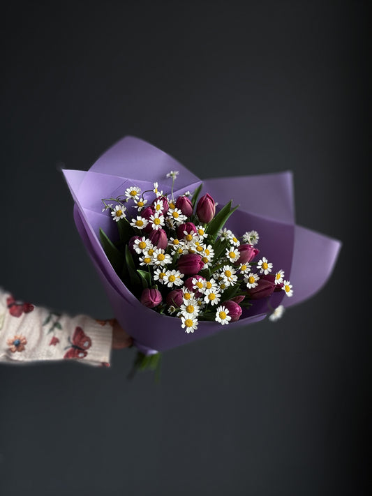 20 Lavender Double Tulips + Matricaria